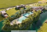 Vista aérea do Condomínio Raro - Xangri-lá, com o Clube Península, piscinas e casas modernas à beira da lagoa, em Capão da...